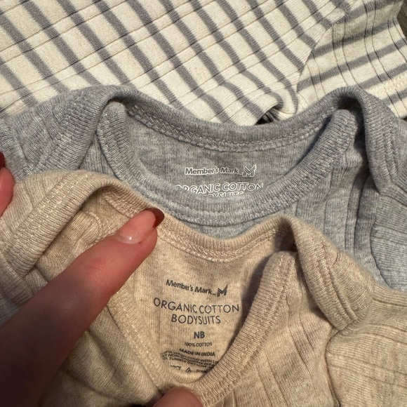 Newborn Neutral Onesie Bundle - Picture 4 of 5